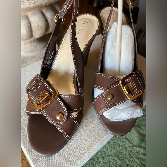 Naturalizer NWOT Dark Brown Buckle Slingback Heels - Picture 2 of 8